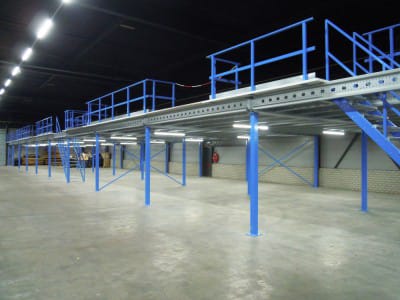 Levering og montering av mezzanin reolsystem.3